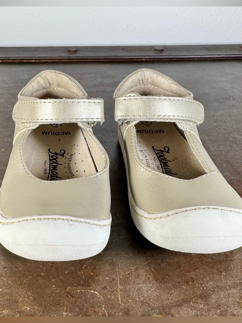 FootMates “Stacy” Gold Mary Jane Shoes with Zipper Strap Toddler Girl’s Size 8